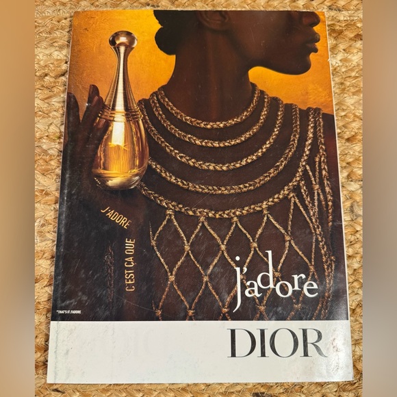 November/December 2021 VOGUE Magazines Featuring Adele and Sarah Jessica Parker - Picture 3 of 5